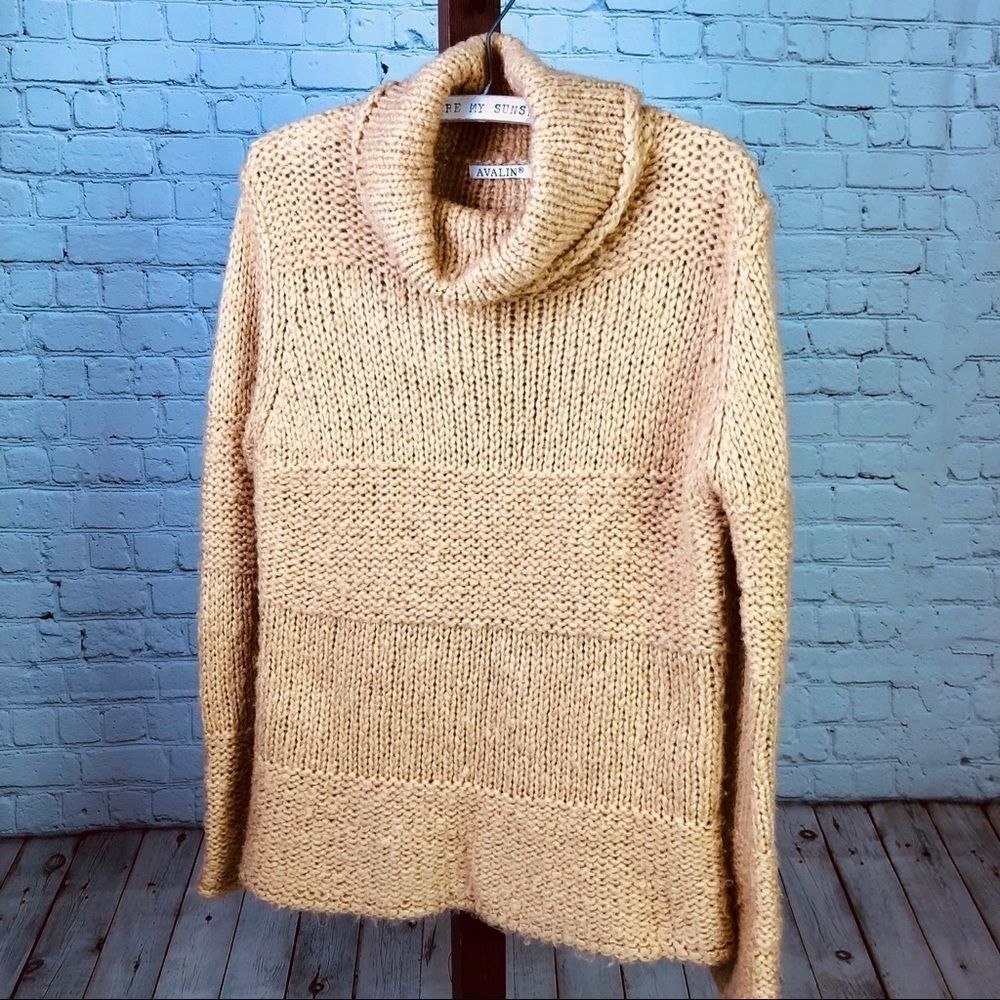 Turtleneck Camel 🐪 Tan Pullover Sweater Medium
